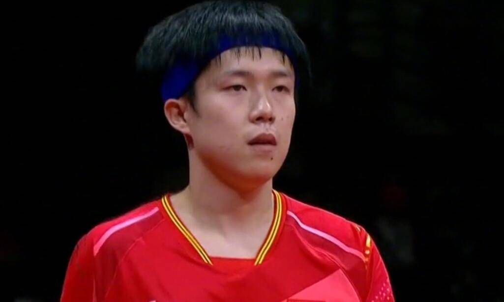 玩3p我被两个男人夹在中间